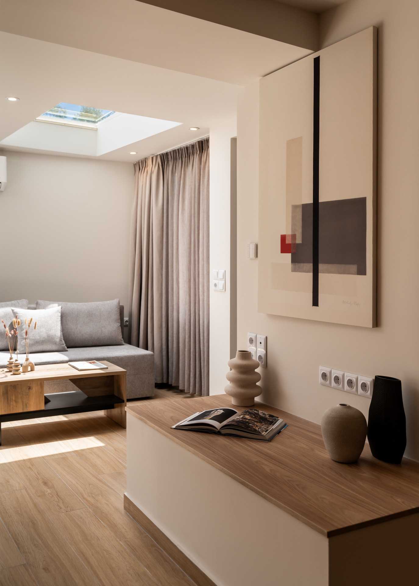 Σαλόνι με skylight και διακοσμητικά